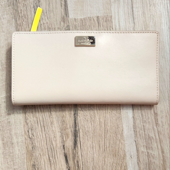 Kate Spade Pink Wallet - Picture 1 of 3